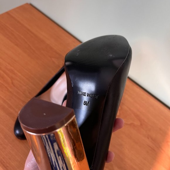 Nine West Black Pump With Gold Block Heel Size 6 - Picture 8 of 9